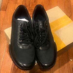 Sneakers
Cole Haan GrandPrø Trail Sneaker Cole Haan C28345 sneakers in black.